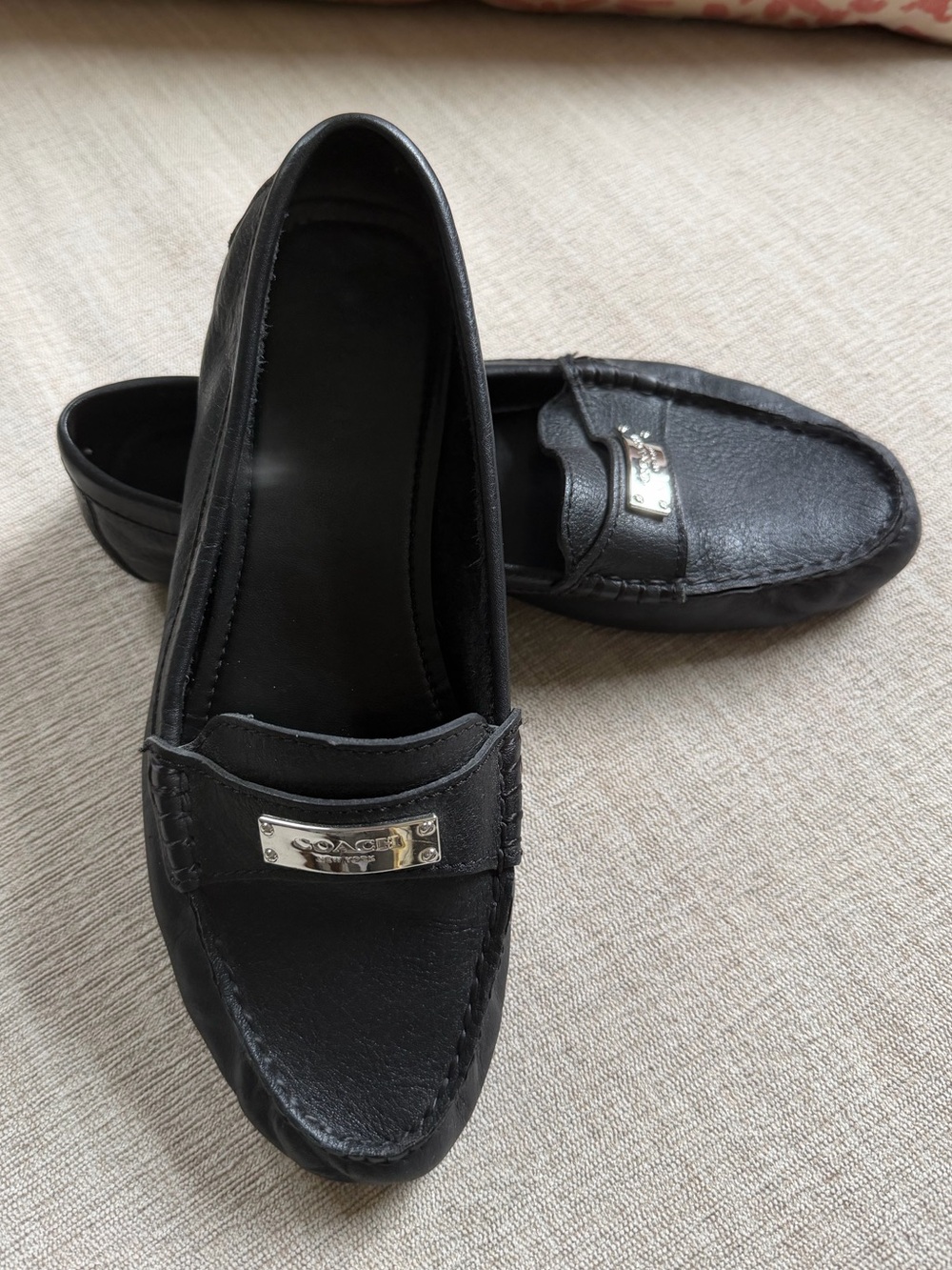 COACH Fredrica Black Pebble Grain Leather Loafers. Women's Size: 7.